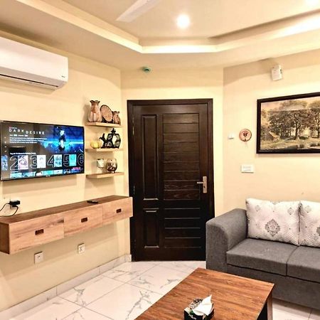 Comfortable & Lovely 1 Bed Apt In Bahria Town 라왈핀디 외부 사진